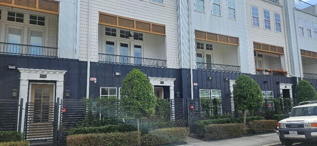 Building Photo - 712 Cage St