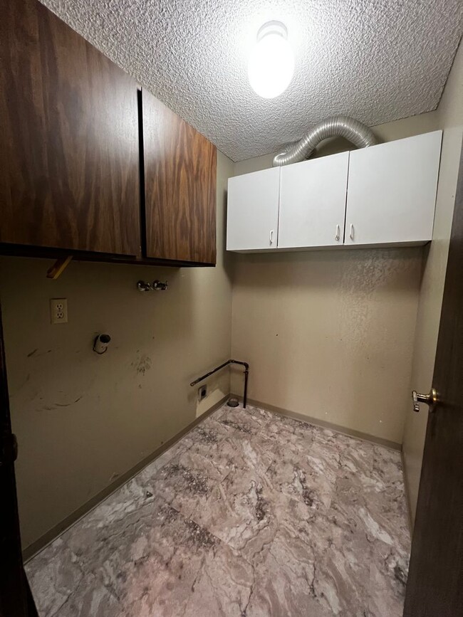 Building Photo - Non-Refundable & Security Deposit Total: $...