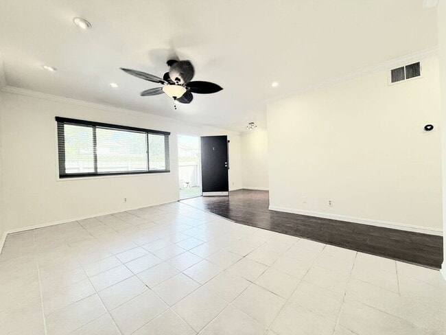 Building Photo - 809 E Acacia Ave