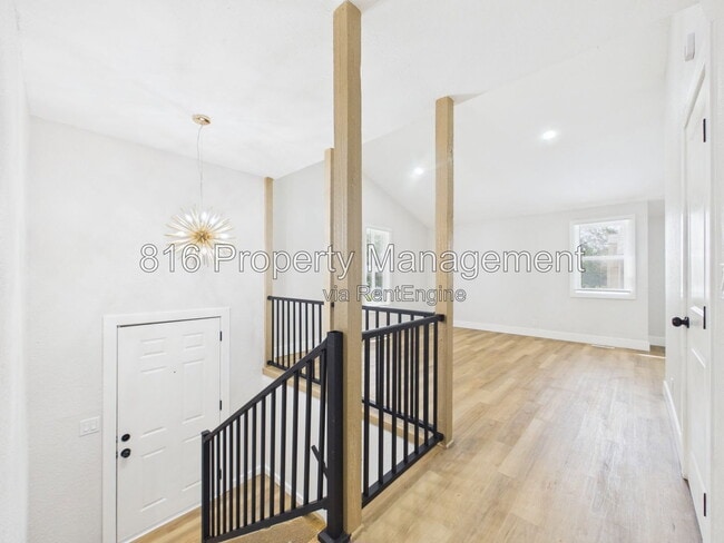 Building Photo - 9524 Manning Ave