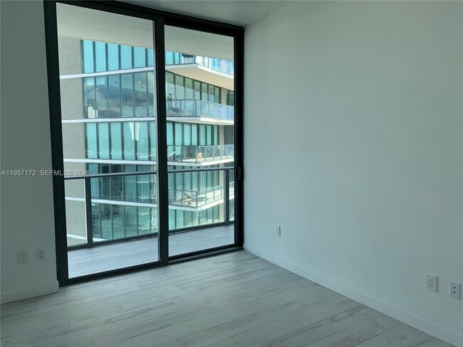 Building Photo - 480 NE 31st St