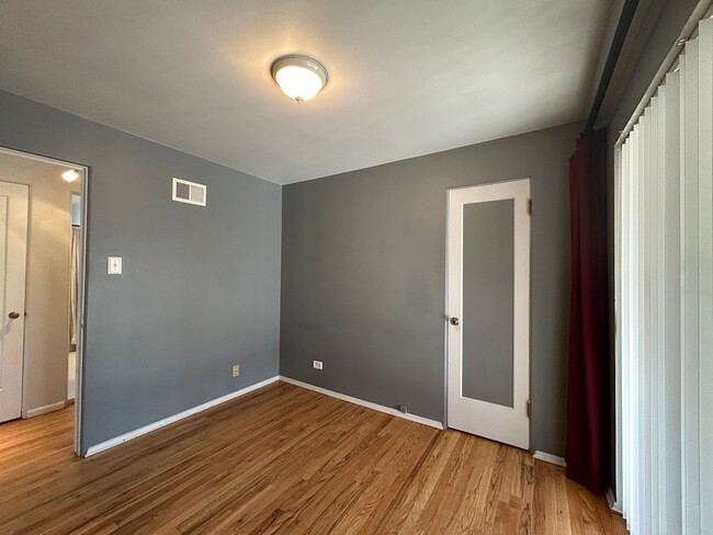 Building Photo - $0 DEPOSIT OPTIONS. CHARMING 4-BEDROOM HOM...