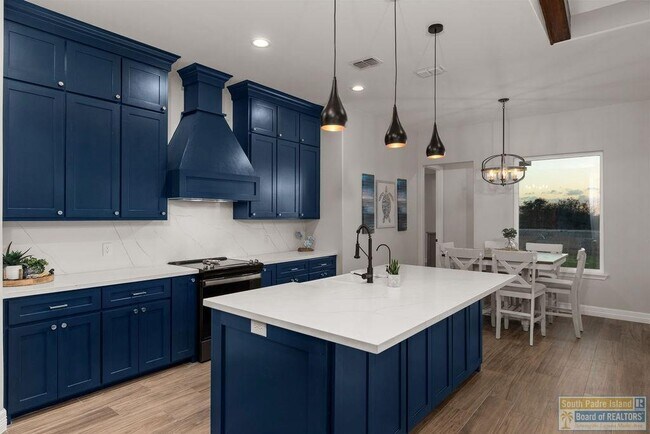 Building Photo - 124 Torrey Pines Dr
