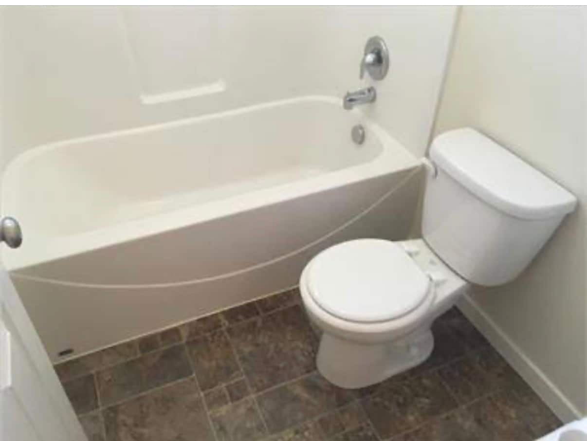 Building Photo - 1027 Alturas Dr