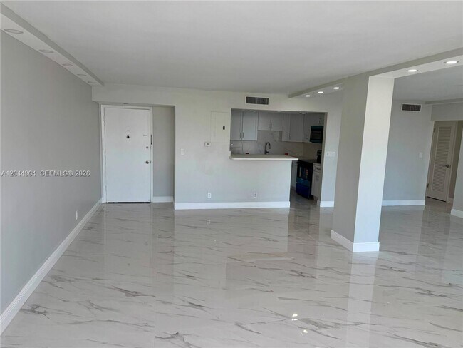 Building Photo - 1400 S Ocean Dr