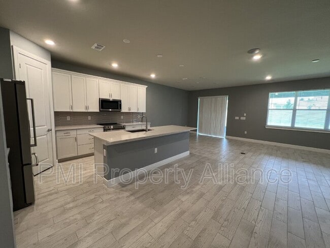 Building Photo - 4535 Gliding Wave St