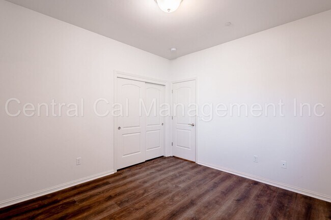 Building Photo - 4 Bedroom/3 Bath Home with Office and Paid...