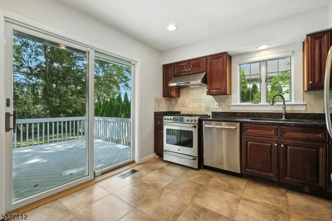 Building Photo - 49 Canoe Brook Pkwy