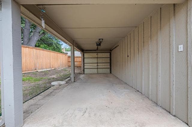 Building Photo - 7610 Meadow Oaks Dr