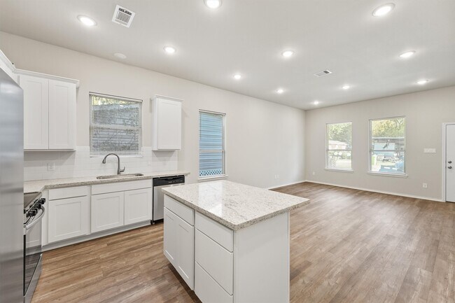 Building Photo - 8685 Sassafras