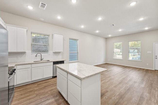 Building Photo - 8687 Sassafras