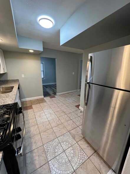 Building Photo - 960 Lawton St