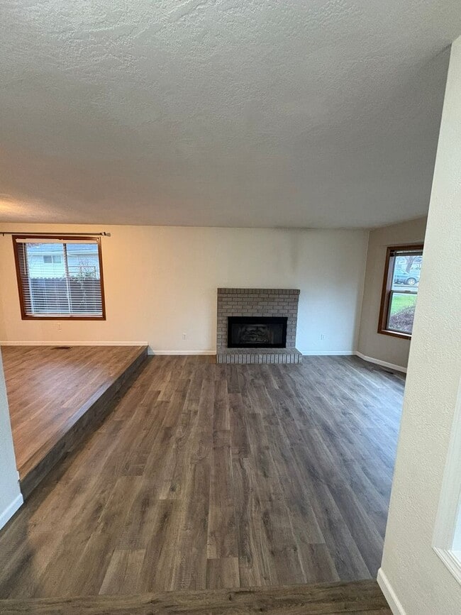 Building Photo - Beautifully Updated Single-Level Home with Fireplace & Garage