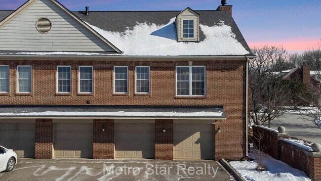 Building Photo - 120 Village Way S
