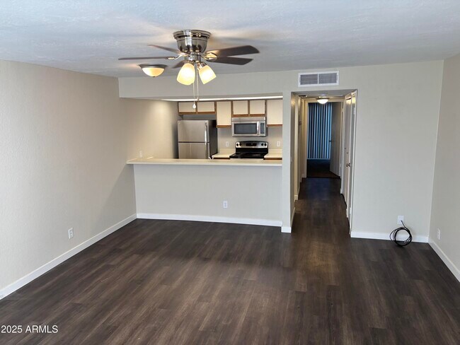 Primary Photo - 1444 N Recker Rd