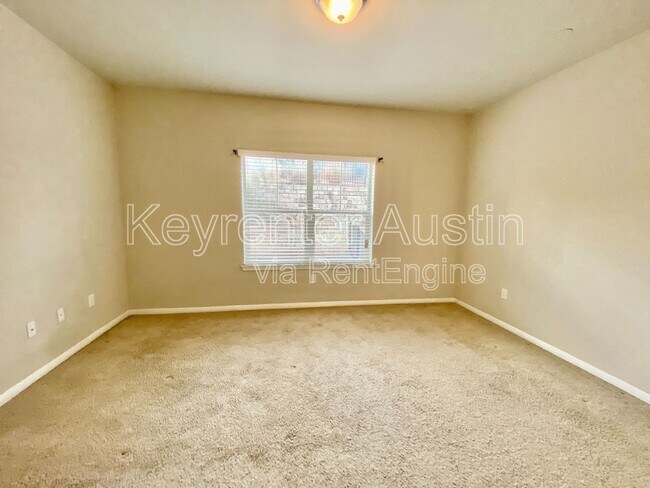 Building Photo - 516 E Slaughter Ln