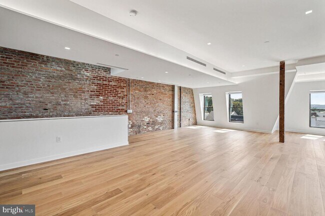 Building Photo - 3223 Prospect St NW
