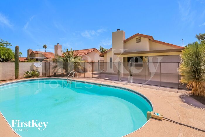 Building Photo - 1388 N Santa Anna Ct