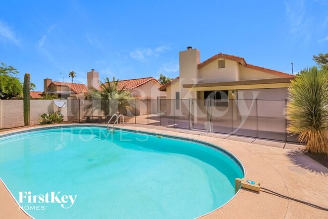 Building Photo - 1388 N Santa Anna Ct