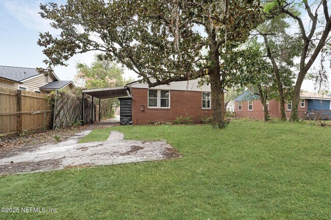 Building Photo - 366 W 67th St