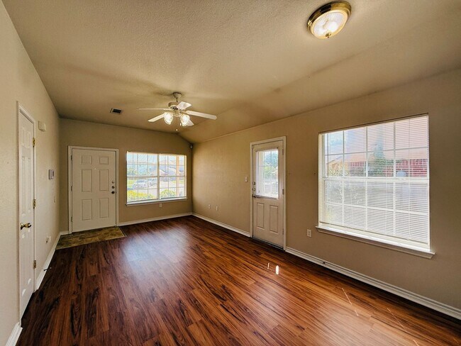 Building Photo - 3107 Yaupon Rd