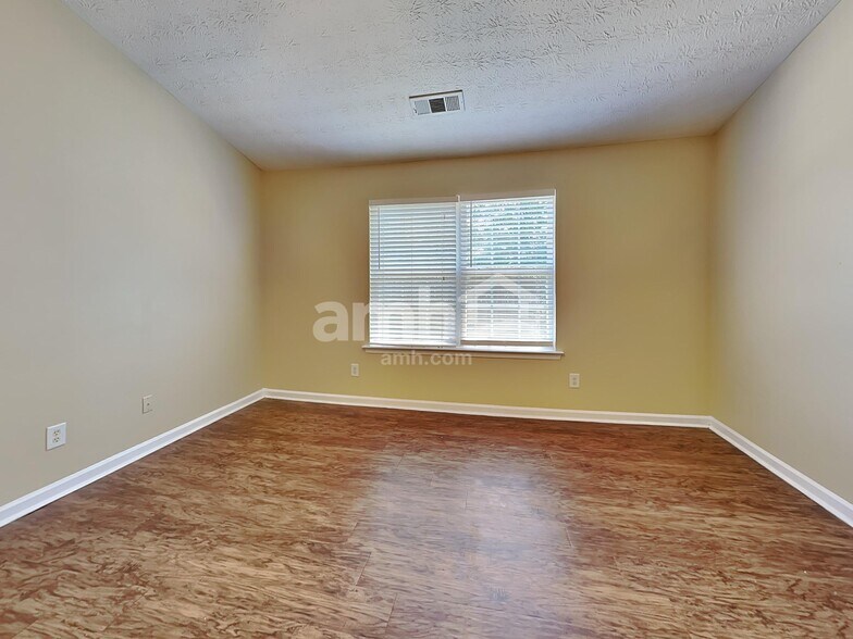 Building Photo - 3211 Deer Valley Dr NW