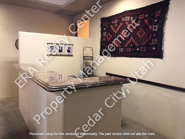 Building Photo - Large 2 bed / 1 bath Condo on North End of Town