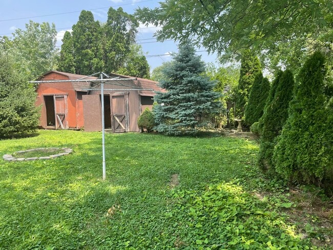 Building Photo - 4860 Babylon St