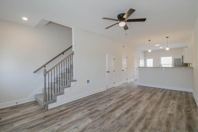 Building Photo - 550 Peachers Mill Rd