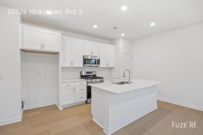 Building Photo - 10724 Henslowe Ave S