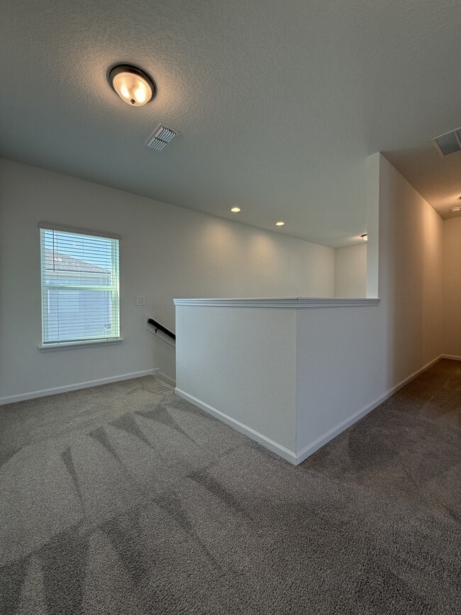 Building Photo - 104 Charmer Trce