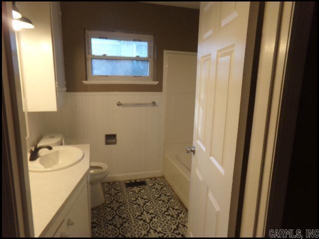 Building Photo - 17 S Avalon Dr