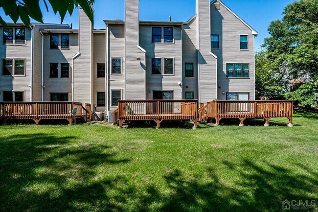 Building Photo - 3902 Springbrook Dr