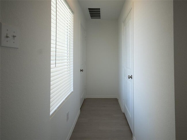 Building Photo - 204 Burt Rainey Ln