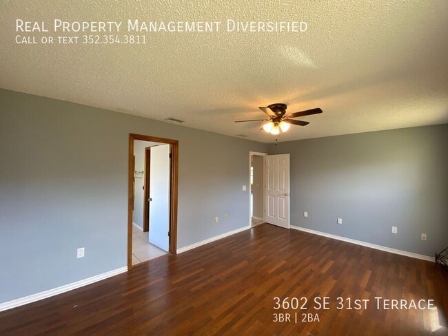 Building Photo - Cedar Hills - Desirable SE neighborhood 3/2/2