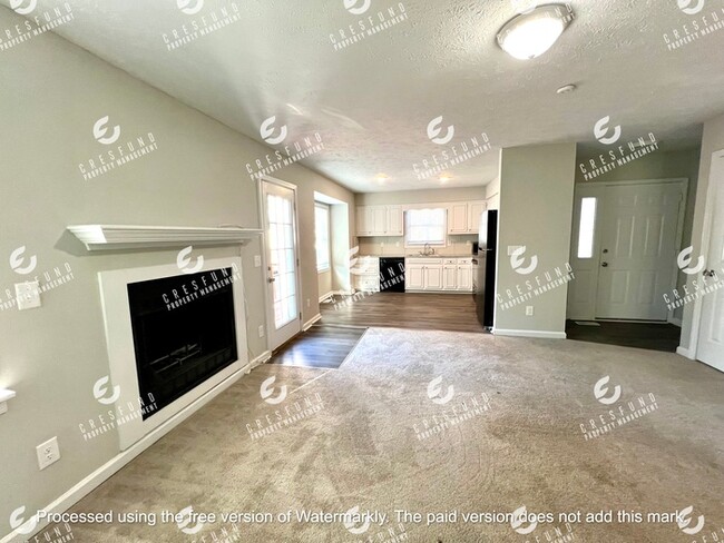 Building Photo - Lovely 3 bed 2 bath single-family home rea...