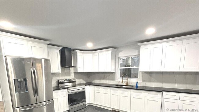 Building Photo - 25 N Spring St