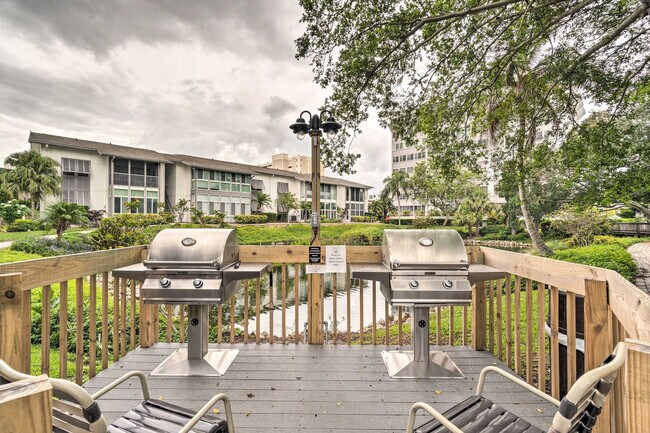 Building Photo - 1037 W Peppertree Dr