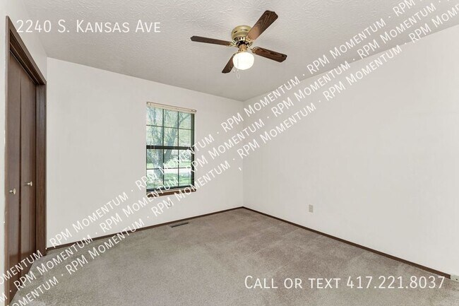 Building Photo - 3 Bedroom 2 Bath Home in SW Springfield!