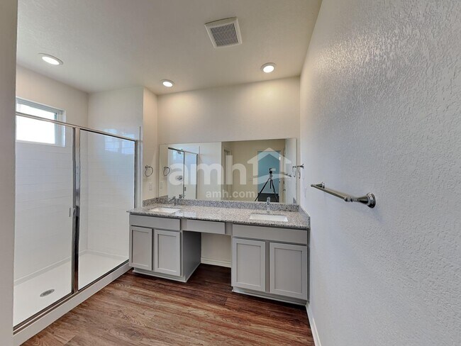 Building Photo - 2725 Wolfcreek