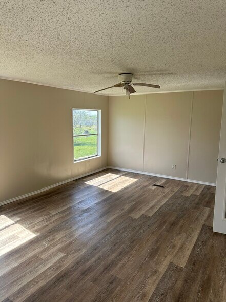 Building Photo - 315 Forest Creek Ln