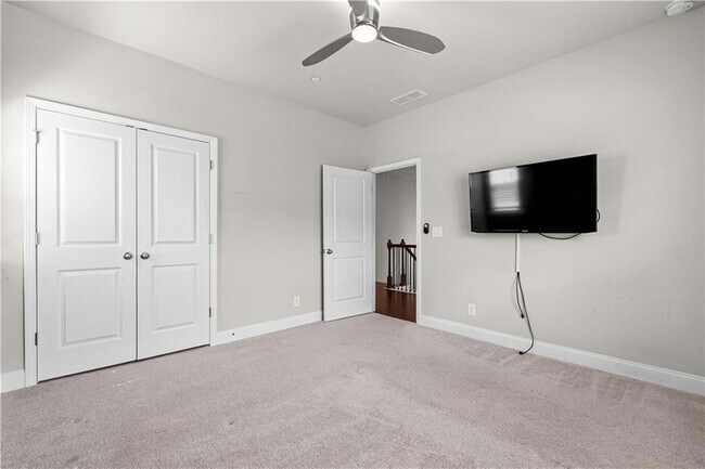 Building Photo - 156 Adams Cir