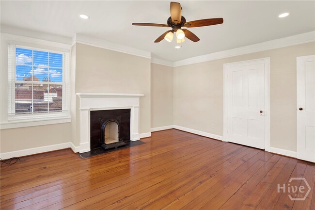 Building Photo - 32 E Taylor St