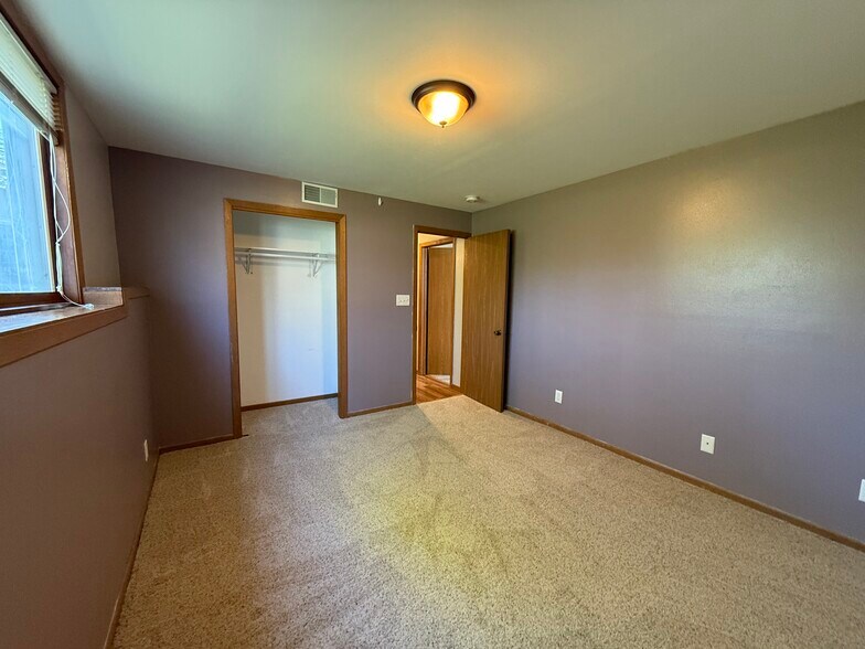 Building Photo - 632 S Colonial Pky