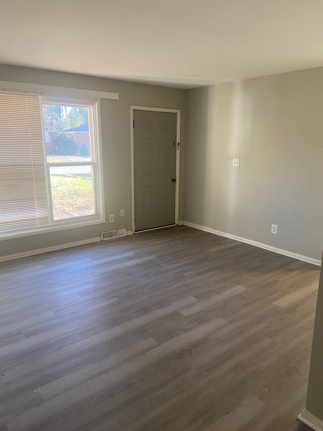 Building Photo - 526 Blendwood Dr