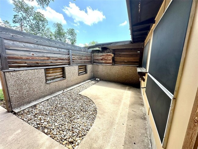 Building Photo - 5808 Nassau Dr
