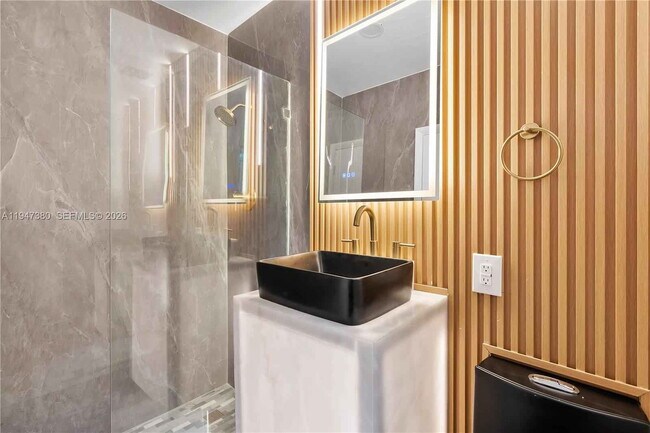 Building Photo - Southwest 26th Street, Miami, FL 33133 - 3 BR 2 BA single-family home