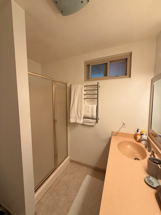 Building Photo - Welcome to this beautiful townhouse located in Walnut Creek-Countrywood 3 bedroom 2.5 Bath