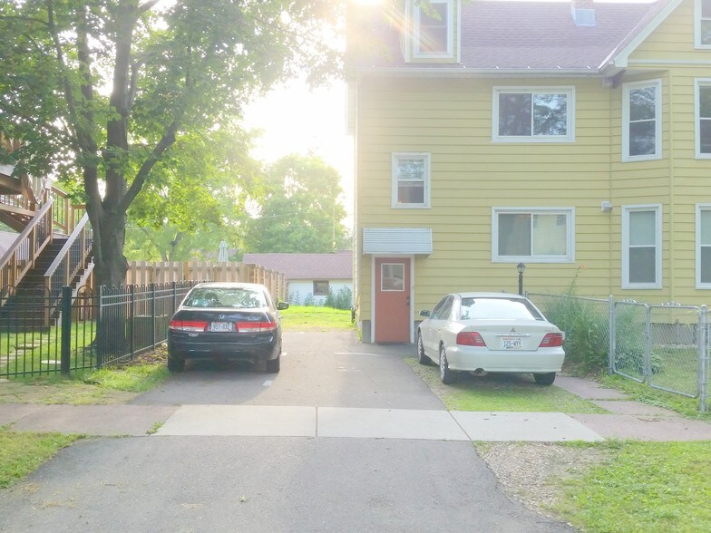 Parking - 1203 Chandler St