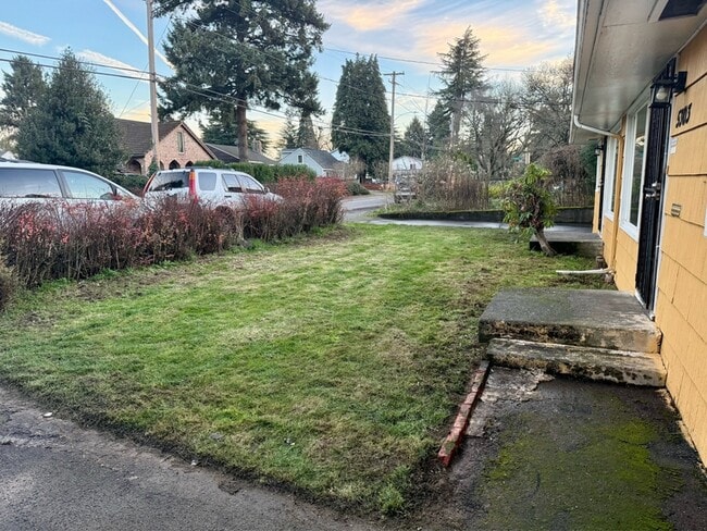 Building Photo - 5303 NE 72nd Ave.